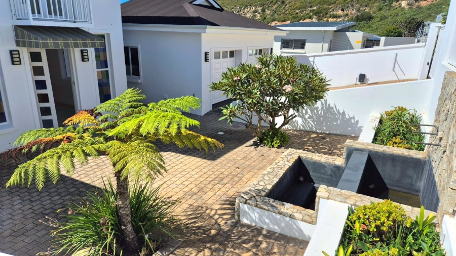 7 Bedroom Property for Sale in Whale Rock Western Cape